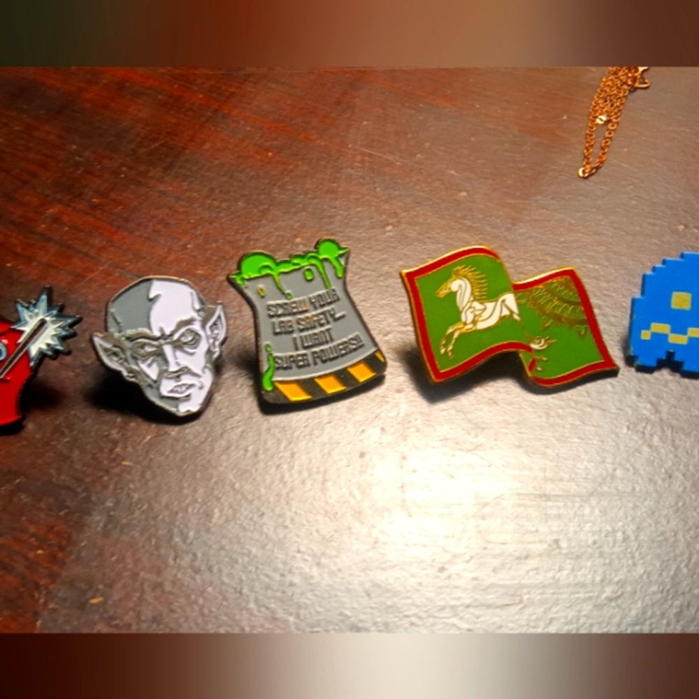 Set of 5 loot crate pins